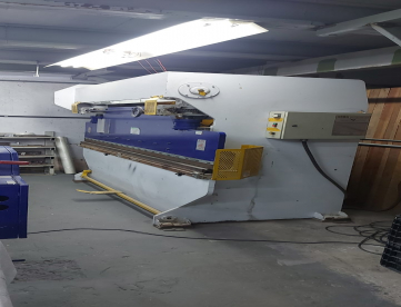 Foto: CASAL DOBRADEIRA E GUILHOTINA MECÂNICA - IMAG - 3000 x 1/8" - ANO 2004