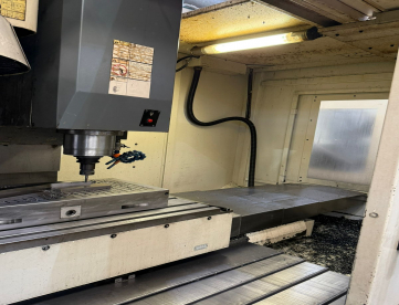 Foto: CENTRO DE USINAGEM - HARTFORD - VMC 1270 - ANO 2008 - 1270 x 635 x 635 - COMANDO MITSUBISHI