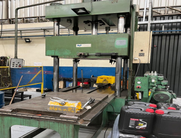 Foto: PRENSA DE FECHAMENTO - BLP - PATM30H - 30 TON - ANO 1991