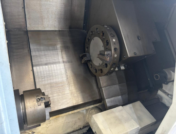 Foto: LOTE DE DUAS MÁQUINAS - 1 CENTRO DE USINAGEM VERTICAL - FANUC - ROBODRILL - T14i-FL - ANO 2008 - COM 4 EIXO DDR - I TORNO CNC MARCA TWINHORN ANO 2010