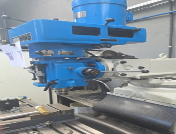 Foto: FRESADORA FERRAMENTEIRA CHINESA - MODELO 4H(X6325 - ISO 40 - ANO 2025 - COM INVERSOR DE FREQUÊNCIA