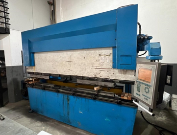 DOBRADEIRA HIDRÁULICA CNC - EUROSTEC - EURO 135/3200 - ANO 1999