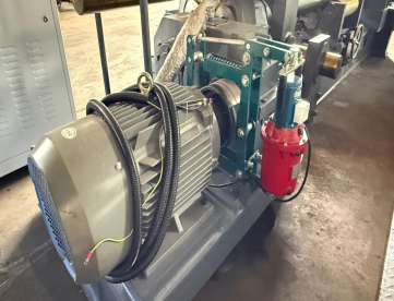 Foto: CALANDRA PARA CHAPAS - HIDRÁULICA - 2500MM X 12MM - COMANDO CLP - NOVA