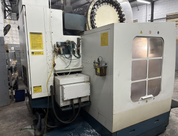 CENTRO DE USINAGEM VERTICAL - ROMI - D1000 - 1020 x 640 x 610 - ANO 2011 - COMANDO SIEMENS - COM 4º EIXO