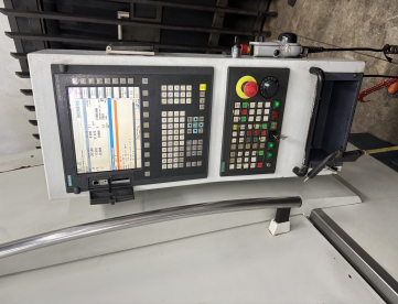 Foto: CENTRO DE USINAGEM VERTICAL - ROMI - D1000AP- 1020 x 640 x 610 - ANO 2013 - COMANDO SIEMENS