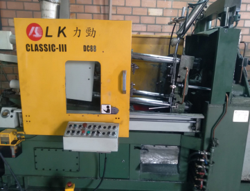 INJETORA DE ZAMAK - LK MACHINERY - DC88 CLASSIC 3 -88 TONELADAS - ANO 2013