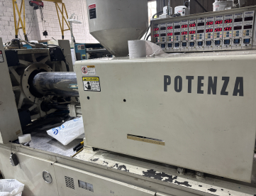 Foto: INJETORA DE PLÁSTICOS - LK MACHINERY - POTENZA 160 TONELADAS - ANO 2012