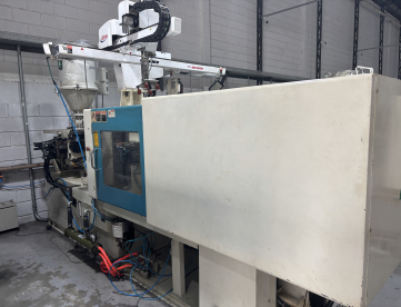 Foto: INJETORA DE PLÁSTICOS - LK MACHINERY - POTENZA 130 TONELADAS - ANO 2011