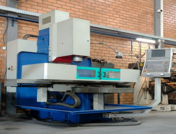 FRESADORA CNC PETRUS - MODELO 50100R - ANO 2005