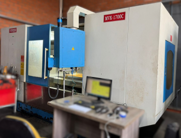 CENTRO DE USINAGEM VERTICAL - VEKER - MVK-1700C - 1700 x 700 x 670 - ANO 2010 - COMANDO SIEMENS