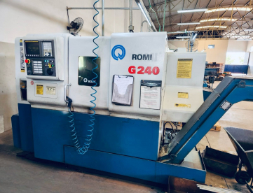 CENTRO DE TORNEAMENTO - ROMI - G240 - ANO 2007 - COMANDO FANUC - 240 x 400 MM