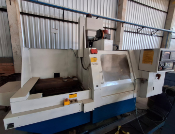 CENTRO DE USINAGEM VERTICAL - POLARIS - U400 - ANO 1997 - COM TROCADO DE PALLET