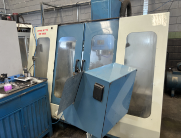 CENTRO DE USINAGEM VERTICAL - DYNA MYTE - DM800 - 800 X 500 X 500 MM