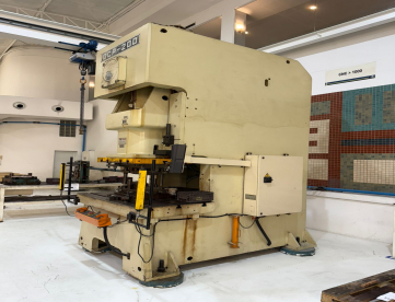 PRENSA EXCÊNTRICA - FREIO E FRICÇÃO - CHIN FING - OPC - 200 TONELADAS - ANO 2008