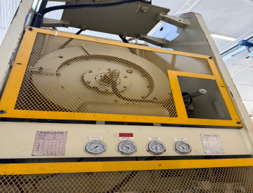 Foto: PRENSA EXCÊNTRICA - FREIO E FRICÇÃO - CHIN FING - OPC - 200 TONELADAS - ANO 2008