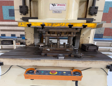 Foto: PRENSA EXCÊNTRICA - FREIO E FRICÇÃO - CHIN FING - OPC - 200 TONELADAS - ANO 2008