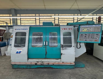 CENTRO DE USINAGEM - SINITRON - VMC65 - 650 x 430 x 500 - ANO 2001 - COMANDO MITSUBISHI M64 