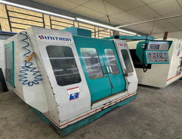 Foto: CENTRO DE USINAGEM - SINITRON - VMC65 - 650 x 430 x 500 - ANO 2001 - COMANDO MITSUBISHI M64 