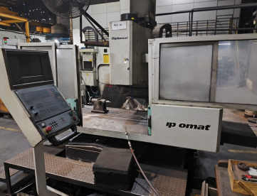 FRESADORA CNC - DIPLOMAT - PETRUS 80160R - 1550MM X 720MM X 720MM - COM QUARTO EIXO - ANO 2008