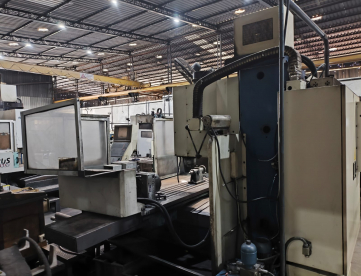 Foto: FRESADORA CNC - DIPLOMAT - PETRUS 80160R - 1550MM X 720MM X 720MM - COM QUARTO EIXO - ANO 2008