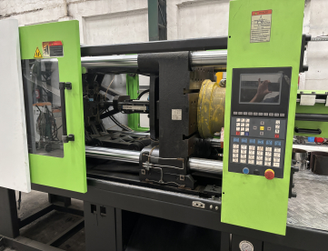 Foto: INJETORA DE PLÁSTICOS - YIZUMI - UN260GKII - ANO 2020 - COM SERVO MOTOR - 260 TONELADAS