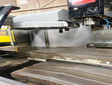 Foto: CENTRO DE USINAGEM VERTICAL - VEKER - CVK1000D - ANO 2008 - 1000 x 500 x 550 MM