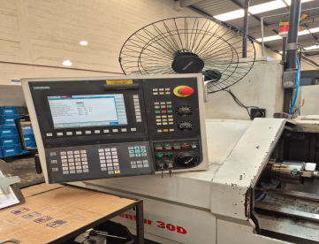 Foto: TORNO CNC - ROMI - CENTUR 30D - 1000 X 430 - ANO 2008 - PLACA HIDRÁULICA - COMANDO SIEMENS - SEM CONTRA PONTO