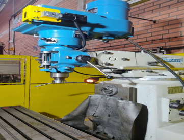 Foto: FRESADORA FERRAMENTEIRA CONVENCIONAL - MENEGOTTO - ISO40 -NR12