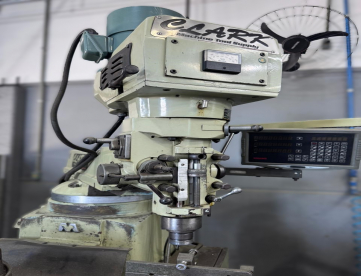 Foto: FRESADROA CONVENCIONAL - CLARK - ANO 2012