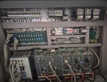 Foto: CENTRO DE USINAGEM VERTICAL - TRAVIS - M1000 - ANO 2007 - 1000 x 500 x 550 MM