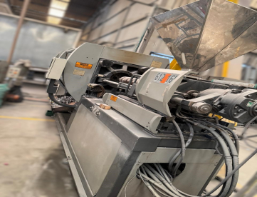 INJETORA DE PLÁSTICO - SANDRETTO - SB Uno 612/165T - ANO 2001