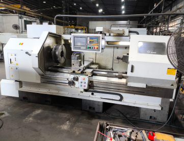 TORNO CNC - ROMI - MULTIPLIC 40A - ANO 2004 - 685 x 2000 MM