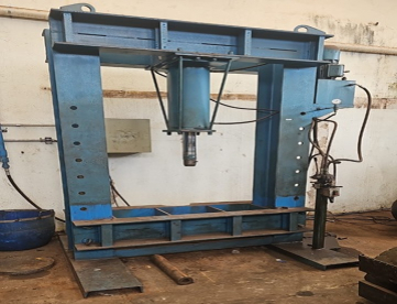 PRENSA HIDRÁULICA - CAPACIDADE 150 TON