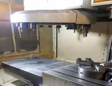 Foto: CENTRO DE USINAGEM - ROMI - D600 - 600 x 530 x 580 - ANO 2011 - COM QUARTO EIXO - COMANDO FANUC