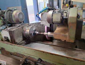 Foto: RETIFICA CILINDRICA UNIVESAL - FERDIMAT - COM TURBINA PARA RETICAR INTERNO - ANO1989