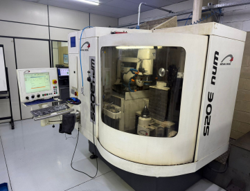 AFIADORA CNC - MICHAEL DECKEL - S20 E NUM - ANO 2011 - COM TROCADOR AUTOMÁTICO DE REBOLO