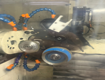 Foto: AFIADORA CNC - MICHAEL DECKEL - S20 E NUM - ANO 2011 - COM TROCADOR AUTOMÁTICO DE REBOLO