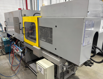 Foto: INJETORA DE PLÁSTICOS - WELLTEC - TTI-60F - 60 TONELADAS - ANO 1995