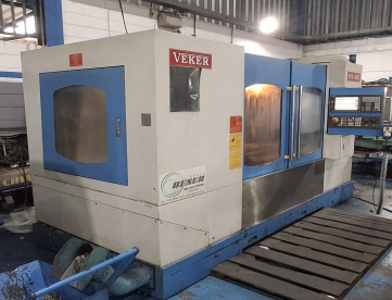 Foto: CENTRO DE USINAGEM VERTICAL - VEKER - MVK-100C - 1000MM X 500MM X 570MM - ANO 2010