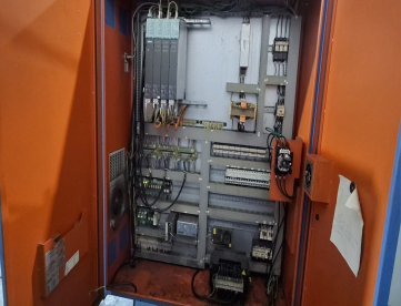 Foto: CENTRO DE USINAGEM VERTICAL - VEKER - MVK-100C - 1000MM X 500MM X 570MM - ANO 2010