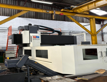 FRESADORA PORTAL CNC - DEED - G2518L - 2600MM X 1800MM X 850MM - ANO 2025