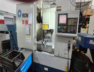 Foto: CENTRO DEUSINAGEM VERTICAL - ROMI - D800 - ANO 2008 - COM REFRIGERAÇÃO PELO SPINDLE - COMANDO FANUC