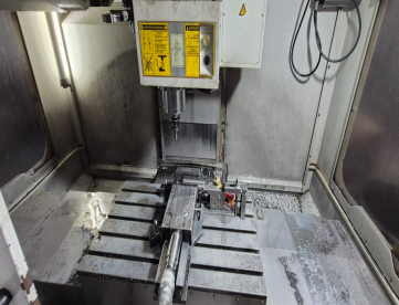 Foto: CENTRO DEUSINAGEM VERTICAL - ROMI - D800 - ANO 2008 - COM REFRIGERAÇÃO PELO SPINDLE - COMANDO FANUC