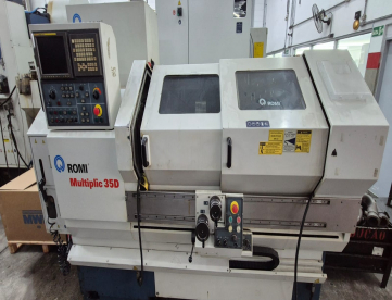TORNO CNC - ROMI - MULTIPLIC 35D - 520X1500 MM - ANO 2007 - COMANDO FANUC - COM JOYSTICK