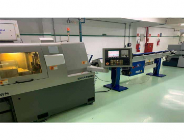 Foto: TORNO CNC AUTOMÁTICO DE CABEÇOTE MÓVEL - HANWHA - SL16S - ANO 2006