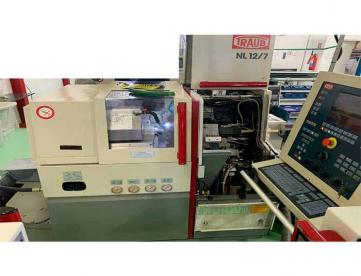 Foto: TORNO CNC AUTOMÁTICO DE CABEÇOTE MÓVEL - TRAUB - TNL12/7 - ANO 2003