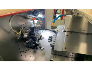 Foto: TORNO CNC AUTOMÁTICO DE CABEÇOTE MÓVEL - TRAUB - TNL12/7 - ANO 2001