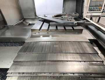 Foto: CENTRO DE USINAGEM VERTICAL - ROMI - DISCOVERY 1250 - ANO 2004 - REFRIGERAÇÃO SPINDLE - COMANDO FANUC