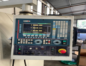 Foto: FRESADORA CNC - TRAVIS - M1000 - ANO 2005 (1.000 x 500 x 570M)