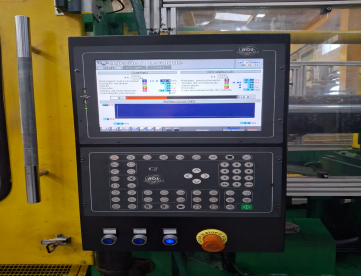 Foto: INJETORA DE PLÁSTICOS - PIC PETERSEN - 360T C/ NR12 - INVERSOR - ROBÔ STAR SEIKI ES-800II - ANO 1986